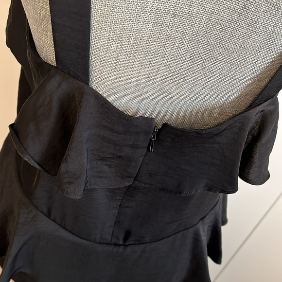 MICHAEL KORS NWOT Dressy Ruffle Long Blouse Top, Size M - Picture 5 of 10